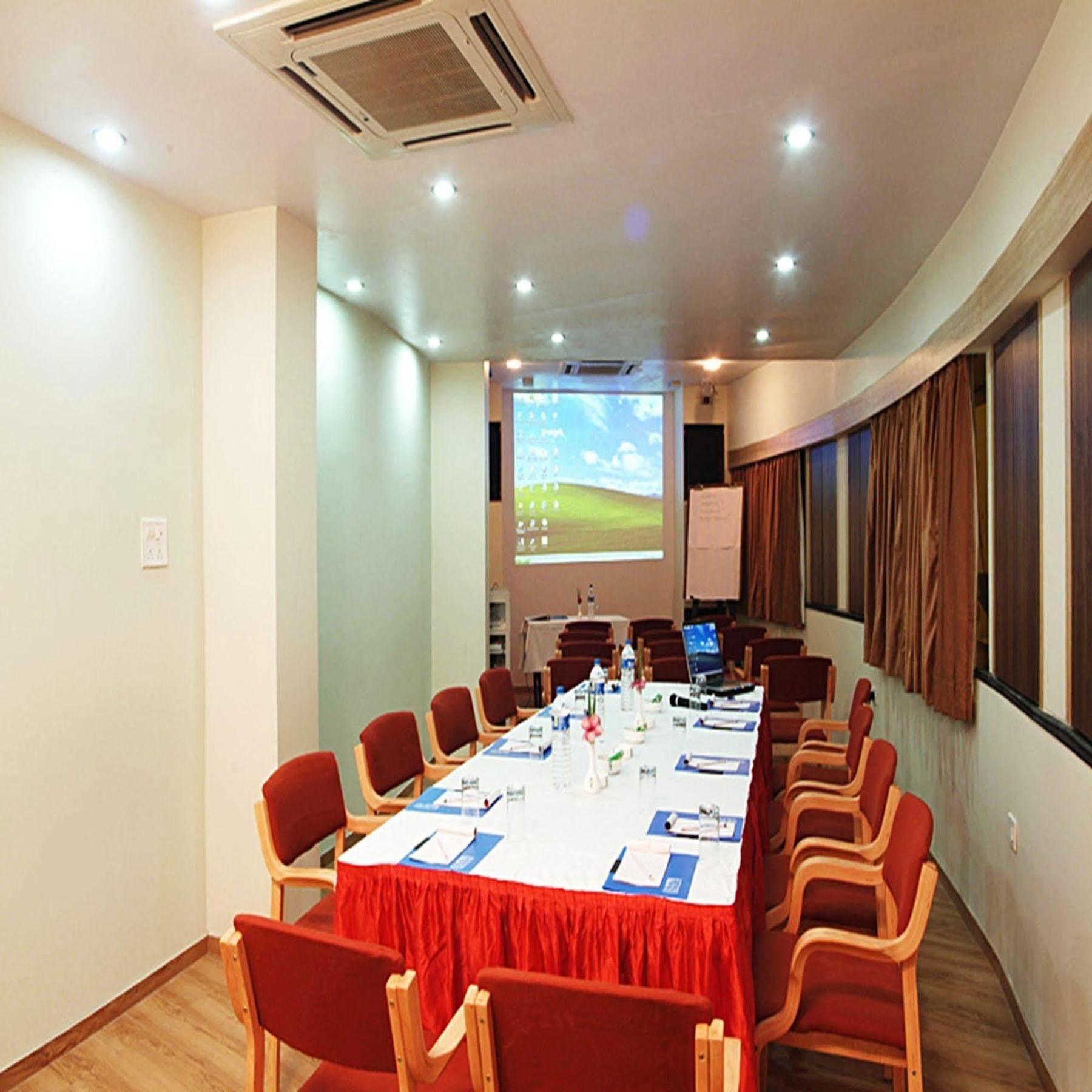 לונבלה Sahil Sarovar Portico מראה חיצוני תמונה