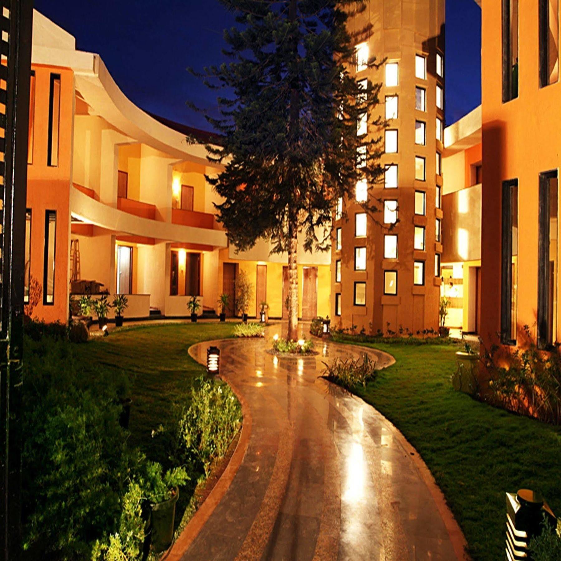 לונבלה Sahil Sarovar Portico מראה חיצוני תמונה